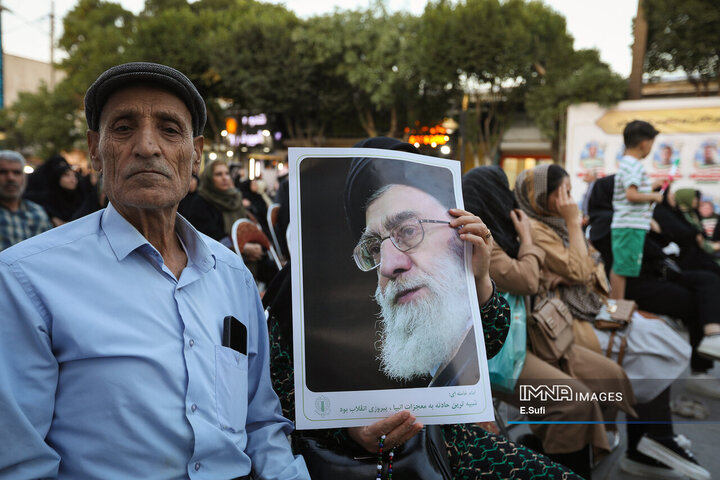 ادای احترام مردم اراک به شهدای تعرض رژیم صهیونیستی به خاک کشور