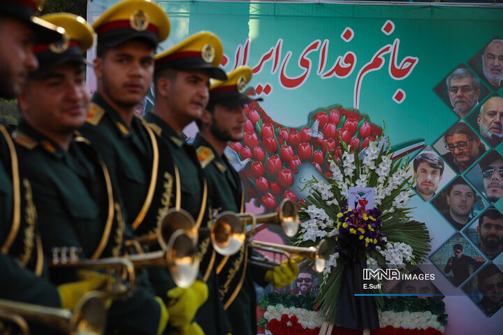 ادای احترام مردم اراک به شهدای تعرض رژیم صهیونیستی به خاک کشور