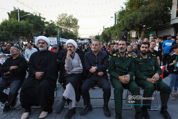 ادای احترام مردم اراک به شهدای تعرض رژیم صهیونیستی به خاک کشور