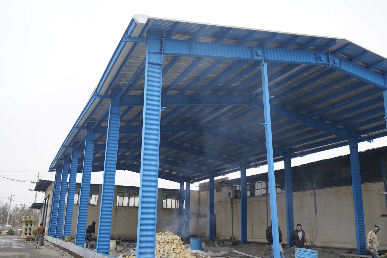 بهترین برند ساندویچ پانل در ایران؛ چرا آریا بارون انتخاب حرفه‌ای‌ ها است؟