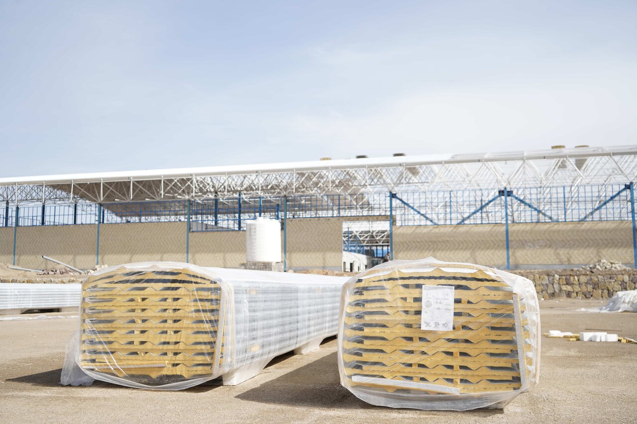 بهترین برند ساندویچ پانل در ایران؛ چرا آریا بارون انتخاب حرفه‌ای‌ ها است؟