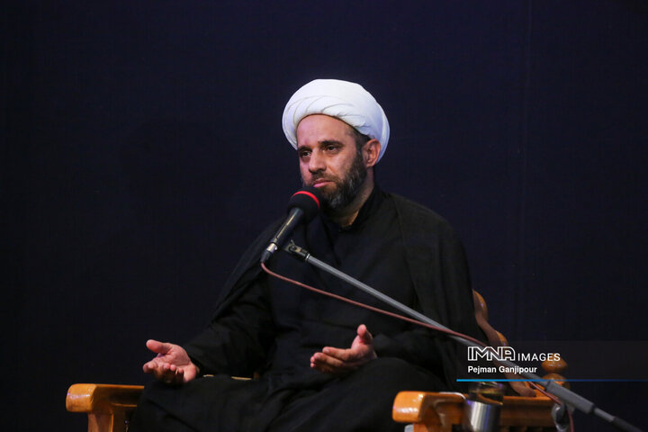 عزاداری شب چهارم محرم در هیئت یادگاران امام(ره)