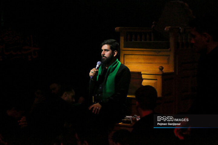 عزاداری شب چهارم محرم در هیئت یادگاران امام(ره)