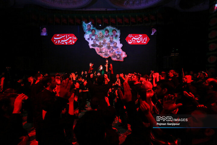 عزاداری شب چهارم محرم در هیئت یادگاران امام(ره)