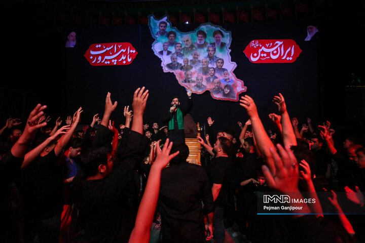 عزاداری شب چهارم محرم در هیئت یادگاران امام(ره)