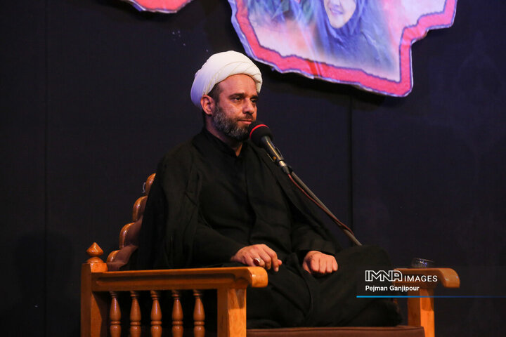 عزاداری شب چهارم محرم در هیئت یادگاران امام(ره)