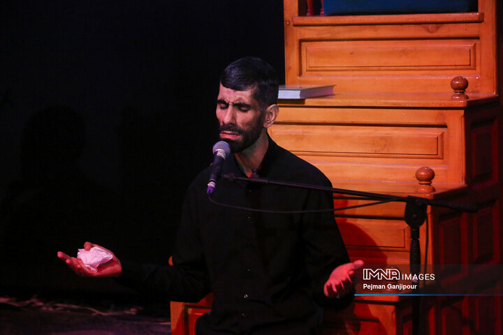 عزاداری شب چهارم محرم در هیئت یادگاران امام(ره)