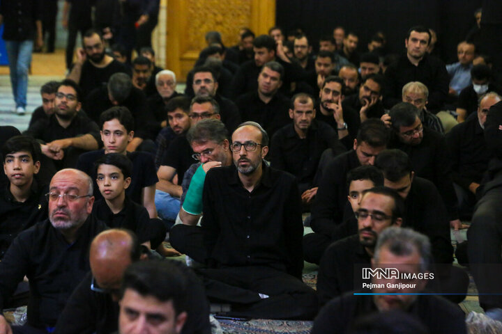 عزاداری شب چهارم محرم در هیئت یادگاران امام(ره)
