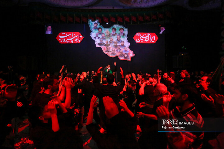 عزاداری شب چهارم محرم در هیئت یادگاران امام(ره)