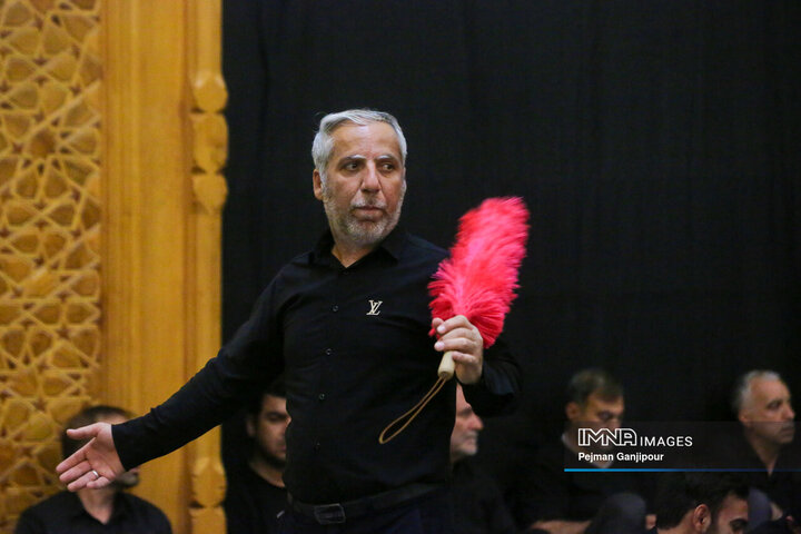 عزاداری شب چهارم محرم در هیئت یادگاران امام(ره)