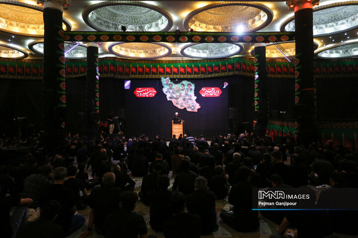 عزاداری شب چهارم محرم در هیئت یادگاران امام(ره)