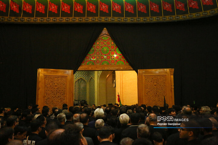 عزاداری شب چهارم محرم در هیئت یادگاران امام(ره)