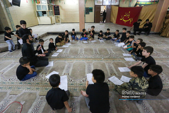 عزاداری شب چهارم محرم در هیئت یادگاران امام(ره)