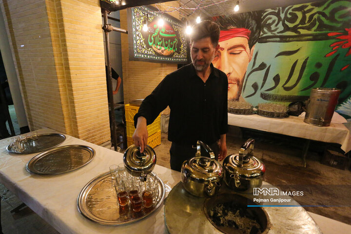 عزاداری شب چهارم محرم در هیئت یادگاران امام(ره)