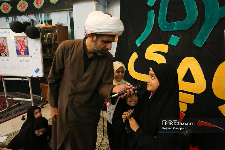 عزاداری شب چهارم محرم در هیئت یادگاران امام(ره)