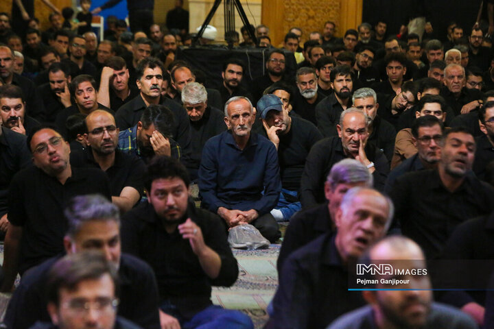 عزاداری شب چهارم محرم در هیئت یادگاران امام(ره)