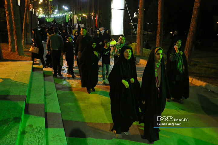 عزاداری شب چهارم محرم در هیئت یادگاران امام(ره)