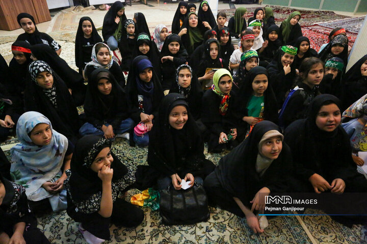 عزاداری شب چهارم محرم در هیئت یادگاران امام(ره)