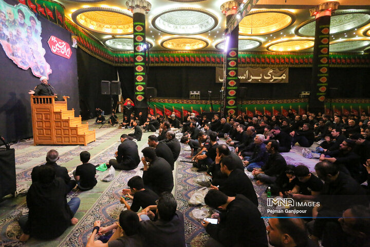 عزاداری شب چهارم محرم در هیئت یادگاران امام(ره)