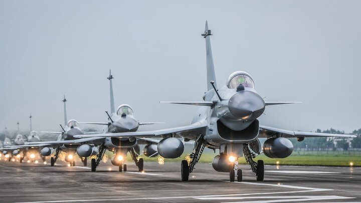 جنگنده چینی J۱۰C چه توانایی‌هایی دارد؟+ جزئیات و عکس