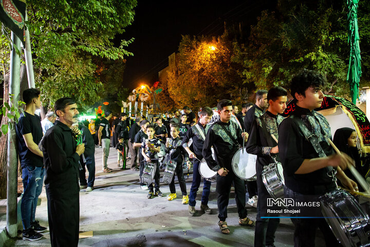 عزاداری زنجیرزنان رهنانی در دهه اول محرم