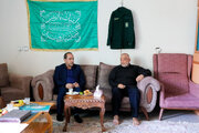 حضور معاون سیاسی و اجتماعی استاندار اصفهان در منزل شهدای تعرض رژیم صهیونیستی