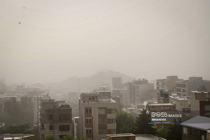 پیش‌بینی گرد و خاک و رگبار موقتی در تهران
