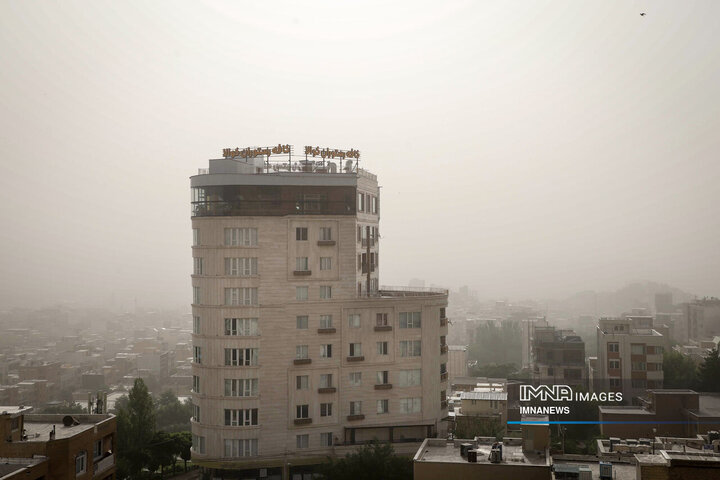 گردوغبار میهمان آسمان سنندج