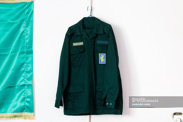 حضور معاون سیاسی و اجتماعی استاندار اصفهان در منزل شهدای تعرض رژیم صهیونیستی