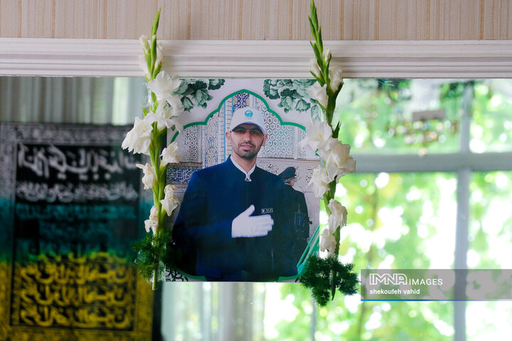 حضور معاون سیاسی و اجتماعی استاندار اصفهان در منزل شهدای تعرض رژیم صهیونیستی