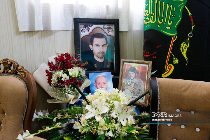 حضور معاون سیاسی و اجتماعی استاندار اصفهان در منزل شهدای تعرض رژیم صهیونیستی