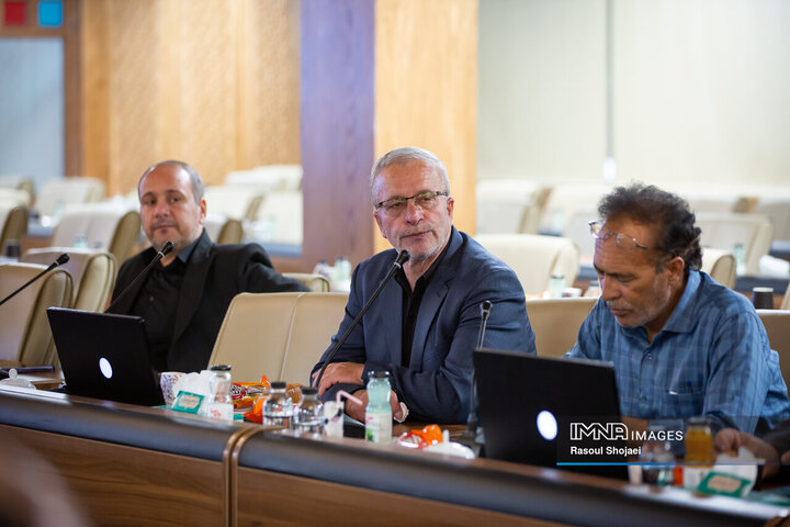 نشست هم اندیشی اعضای شورای اسلامی استان و رؤسای شوراهای شهرستان‌های استان اصفهان