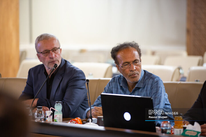 نشست هم اندیشی اعضای شورای اسلامی استان و رؤسای شوراهای شهرستان‌های استان اصفهان