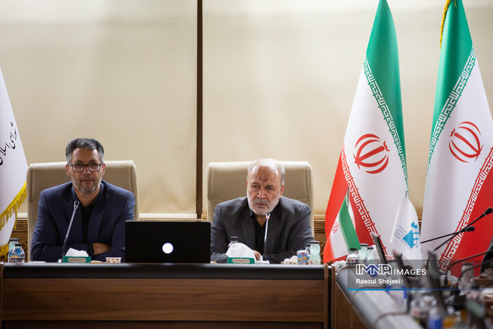 نشست هم اندیشی اعضای شورای اسلامی استان و رؤسای شوراهای شهرستان‌های استان اصفهان