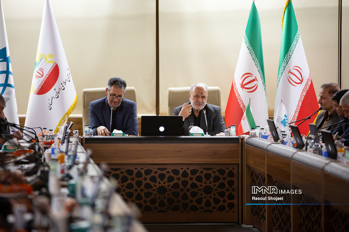 نشست هم اندیشی اعضای شورای اسلامی استان و رؤسای شوراهای شهرستان‌های استان اصفهان