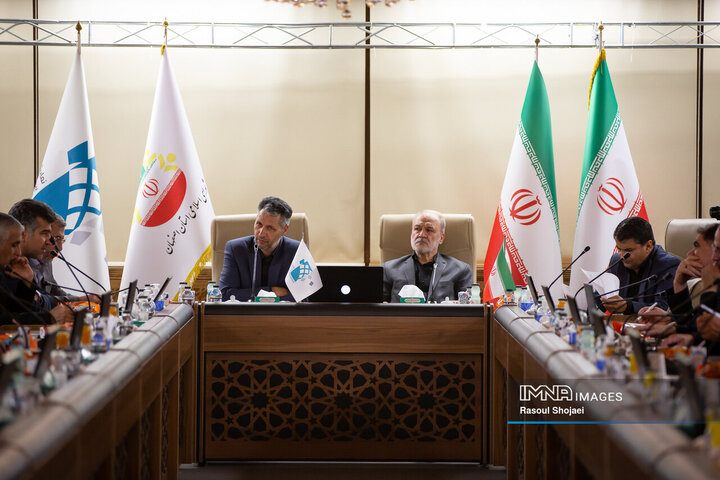 نشست هم اندیشی اعضای شورای اسلامی استان و رؤسای شوراهای شهرستان‌های استان اصفهان