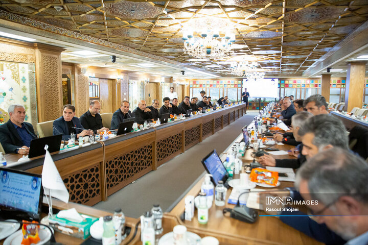 نشست هم اندیشی اعضای شورای اسلامی استان و رؤسای شوراهای شهرستان‌های استان اصفهان