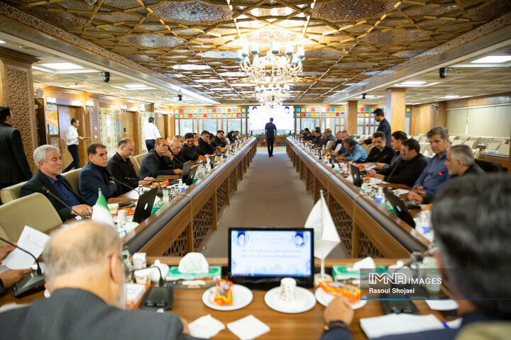 نشست هم اندیشی اعضای شورای اسلامی استان و رؤسای شوراهای شهرستان‌های استان اصفهان