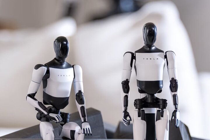 ربات‌های انسان‌نمای تسلا آماده خدمت به انسان‌ها