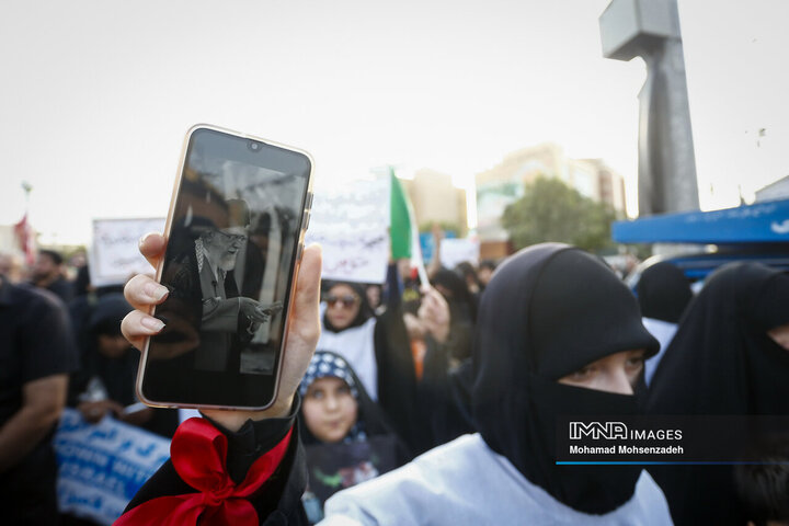 تجمع کفن پوشان قم در حمایت از مقام ولایت و مرجعیت شیعه