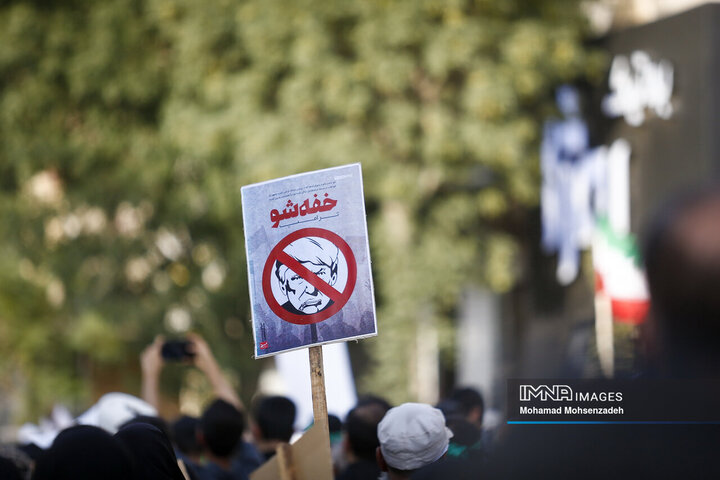 تجمع کفن پوشان قم در حمایت از مقام ولایت و مرجعیت شیعه