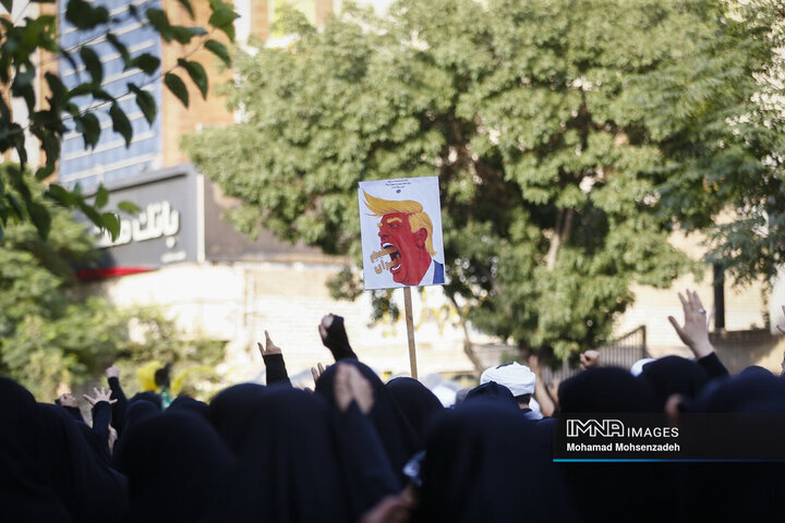 تجمع کفن پوشان قم در حمایت از مقام ولایت و مرجعیت شیعه