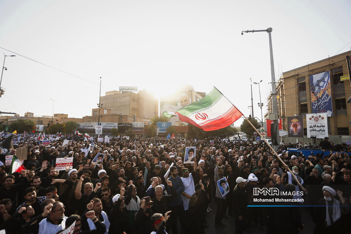 تجمع کفن پوشان قم در حمایت از مقام ولایت و مرجعیت شیعه