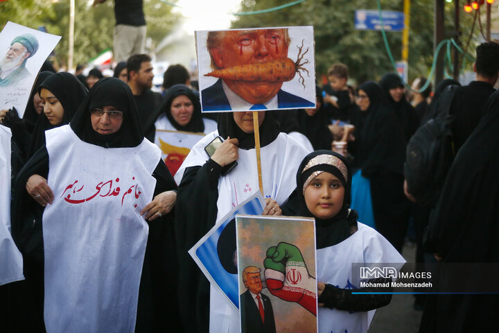 تجمع کفن پوشان قم در حمایت از مقام ولایت و مرجعیت شیعه