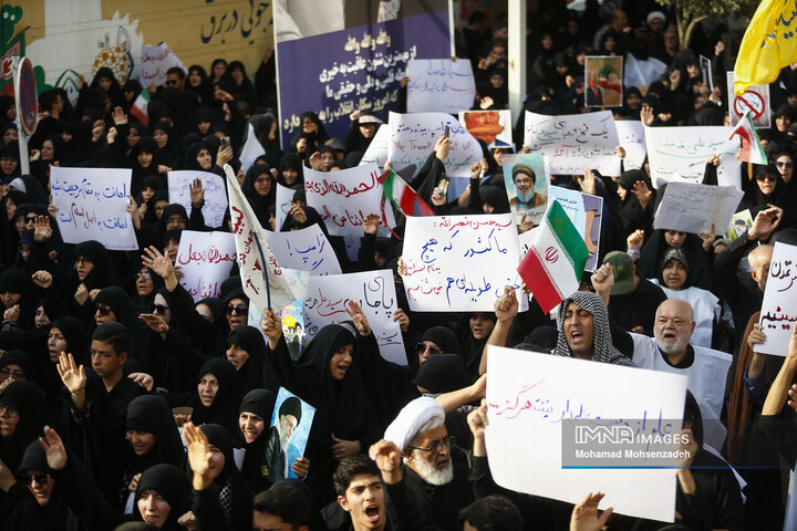 تجمع کفن پوشان قم در حمایت از مقام ولایت و مرجعیت شیعه
