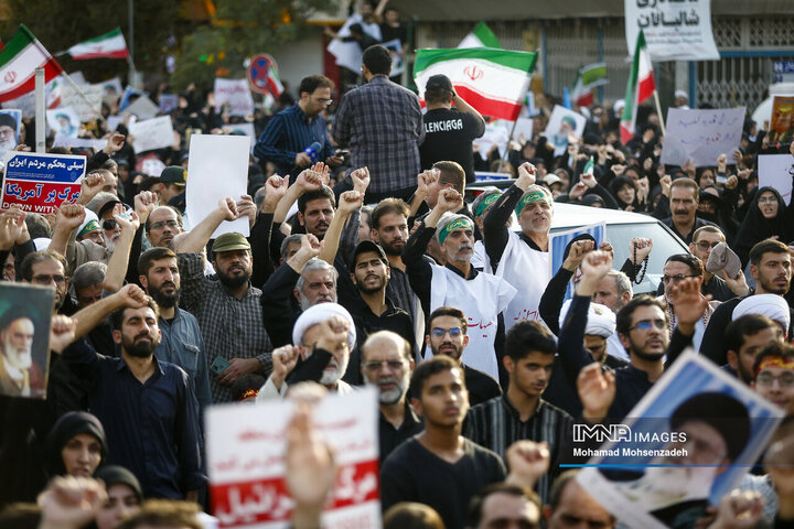 تجمع کفن پوشان قم در حمایت از مقام ولایت و مرجعیت شیعه