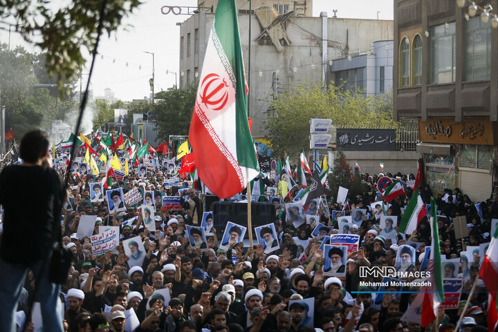 تجمع کفن پوشان قم در حمایت از مقام ولایت و مرجعیت شیعه