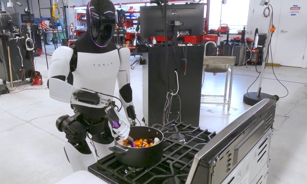 روبات‌های انسان‌نمای تسلا آماده خدمت به انسان‌ها
