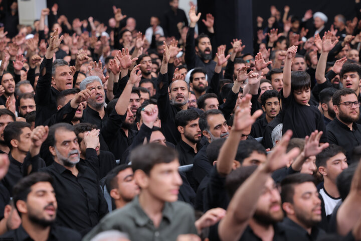 مراسم عزاداری ایام شهادت حضرت اباعبدالله الحسین(ع) در حسینیه امام خمینی(ره)