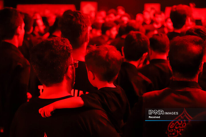 عزاداری شب هفتم محرم در هیئت سفینه‎‌الحسین(ع)